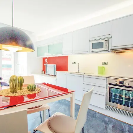 דירה 2 Bedroom Cozy In *